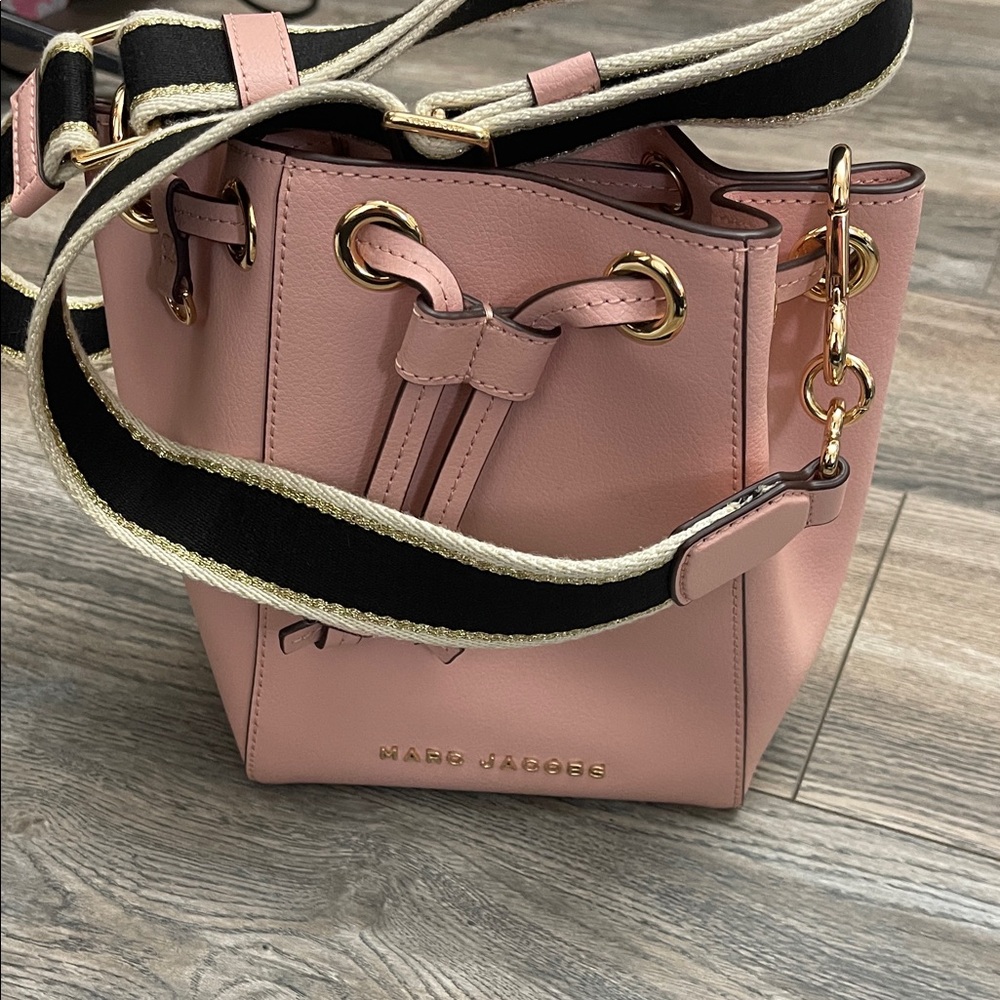 Marc Jacobs  The Bucket Bag